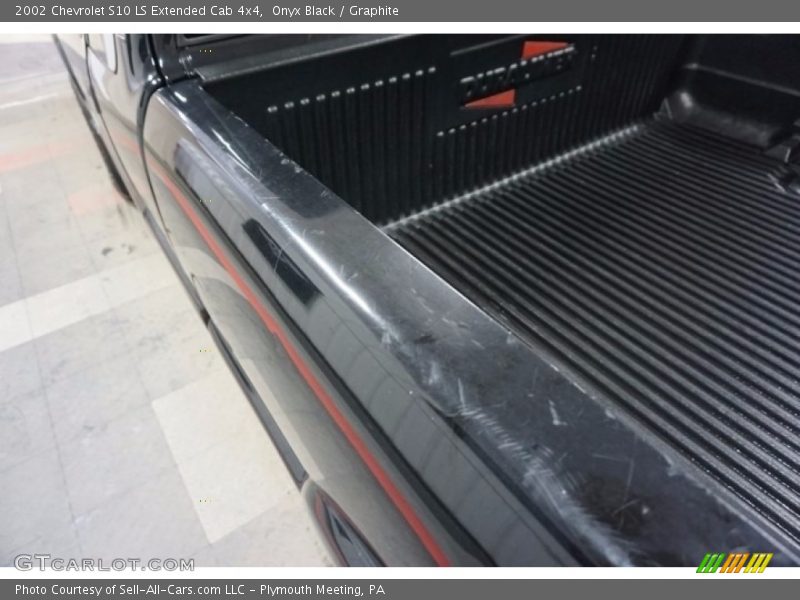 Onyx Black / Graphite 2002 Chevrolet S10 LS Extended Cab 4x4