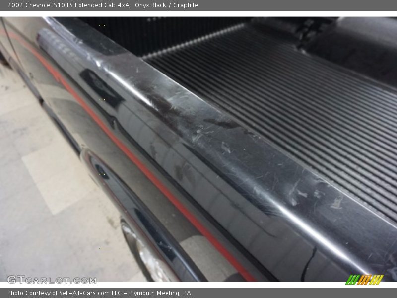 Onyx Black / Graphite 2002 Chevrolet S10 LS Extended Cab 4x4