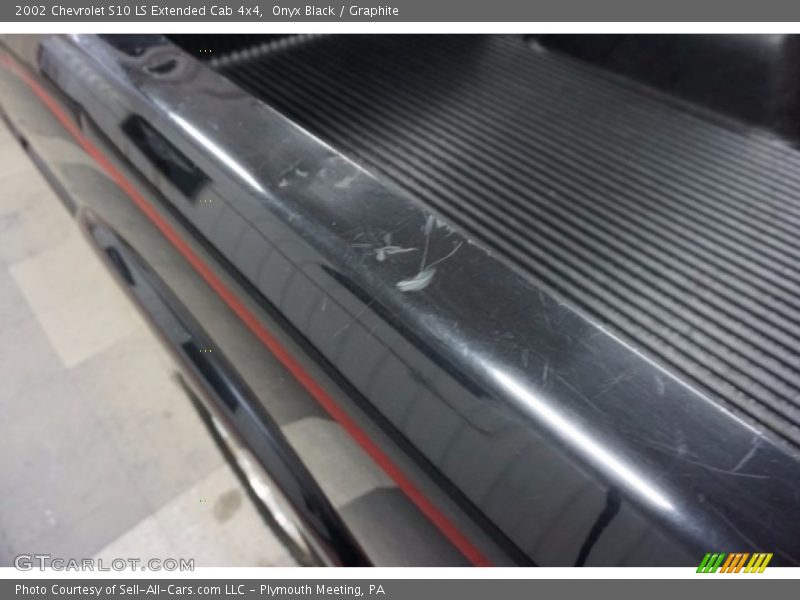 Onyx Black / Graphite 2002 Chevrolet S10 LS Extended Cab 4x4