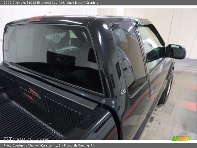 Onyx Black / Graphite 2002 Chevrolet S10 LS Extended Cab 4x4