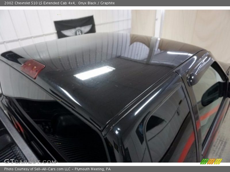 Onyx Black / Graphite 2002 Chevrolet S10 LS Extended Cab 4x4