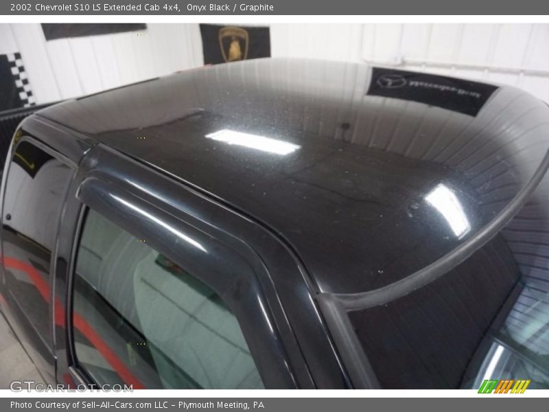 Onyx Black / Graphite 2002 Chevrolet S10 LS Extended Cab 4x4
