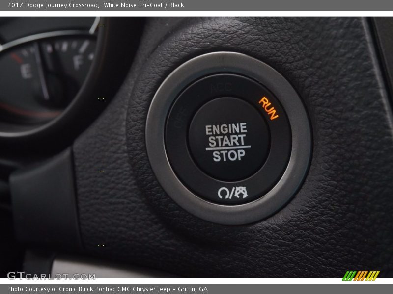 White Noise Tri-Coat / Black 2017 Dodge Journey Crossroad