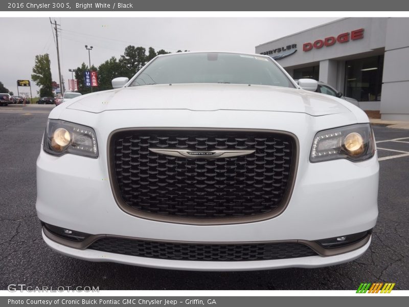 Bright White / Black 2016 Chrysler 300 S