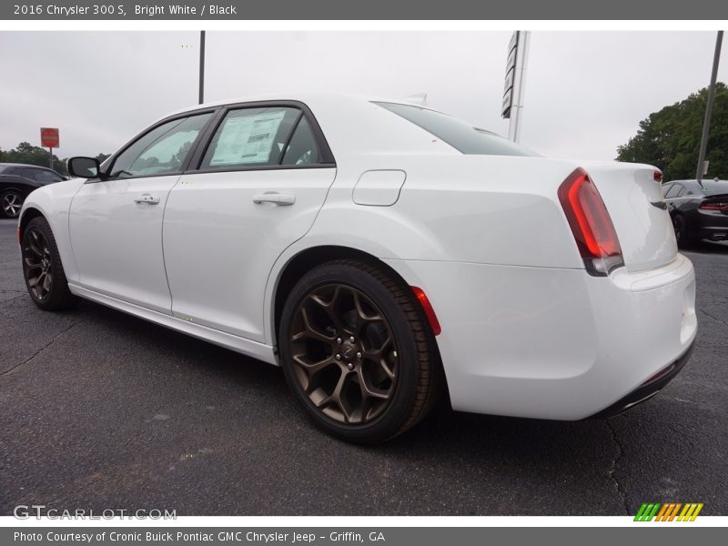 Bright White / Black 2016 Chrysler 300 S