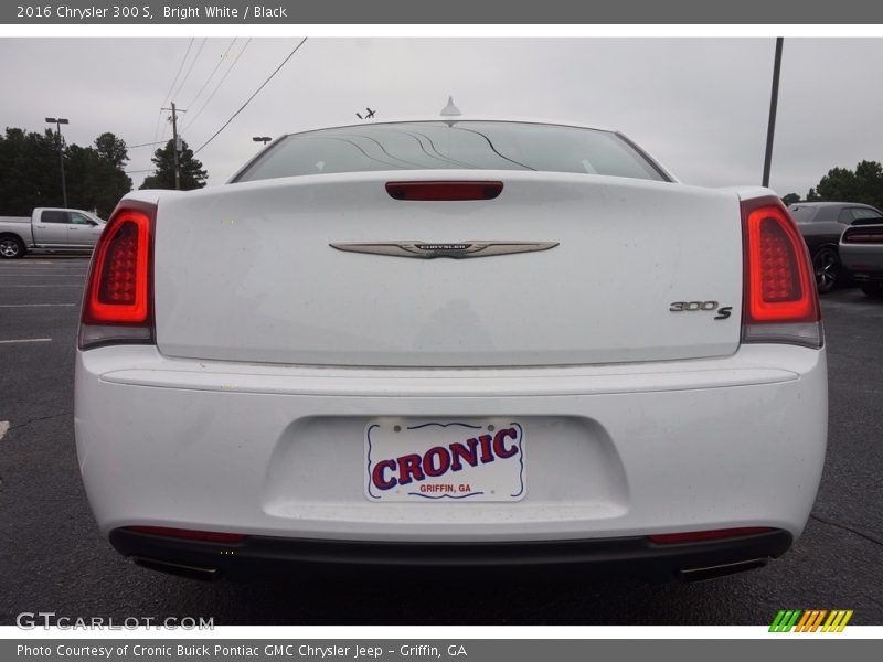 Bright White / Black 2016 Chrysler 300 S