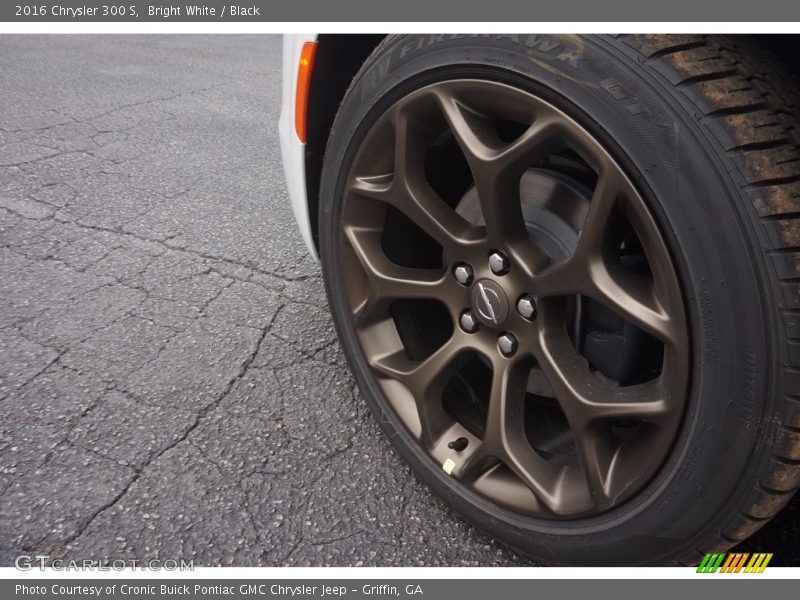 Bright White / Black 2016 Chrysler 300 S