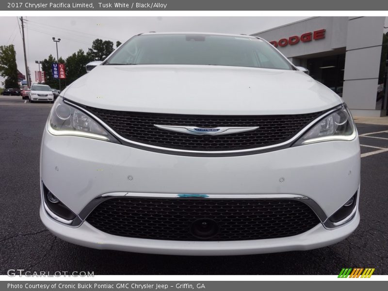 Tusk White / Black/Alloy 2017 Chrysler Pacifica Limited