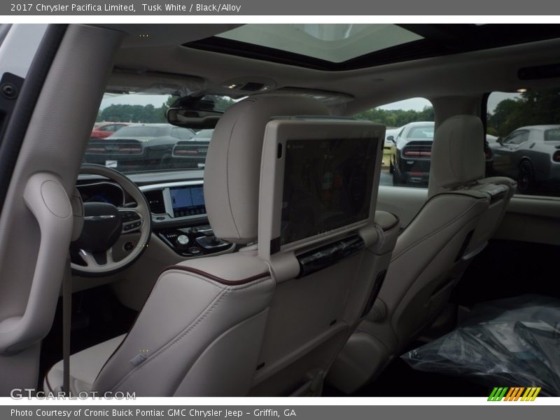 Tusk White / Black/Alloy 2017 Chrysler Pacifica Limited