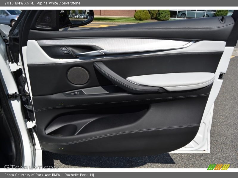 Alpine White / Silverstone 2015 BMW X6 M