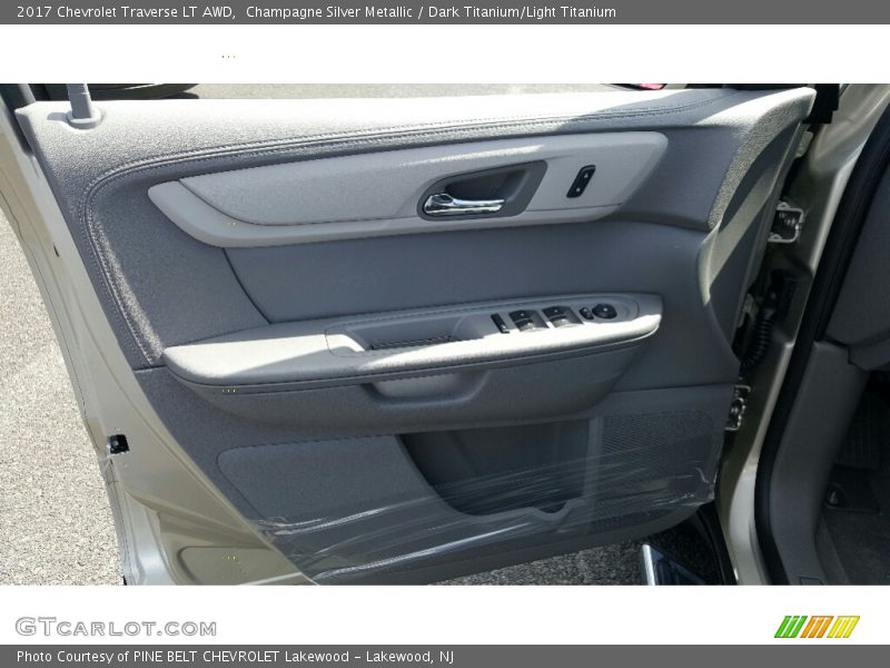 Champagne Silver Metallic / Dark Titanium/Light Titanium 2017 Chevrolet Traverse LT AWD