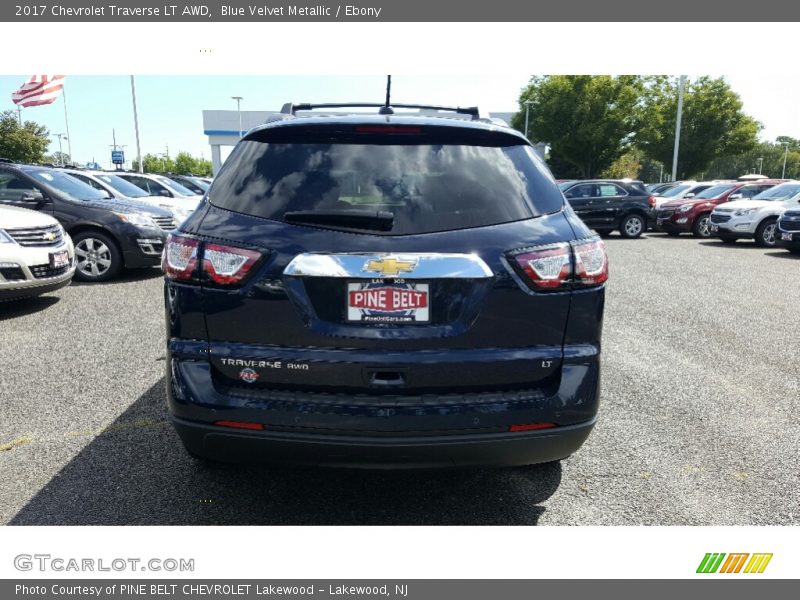 Blue Velvet Metallic / Ebony 2017 Chevrolet Traverse LT AWD