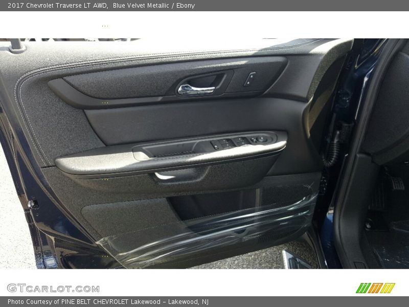 Blue Velvet Metallic / Ebony 2017 Chevrolet Traverse LT AWD