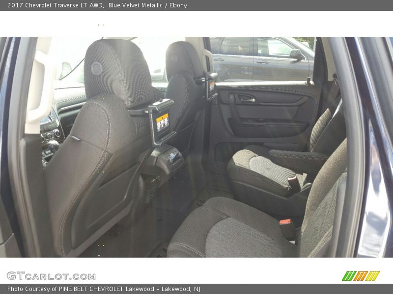Blue Velvet Metallic / Ebony 2017 Chevrolet Traverse LT AWD