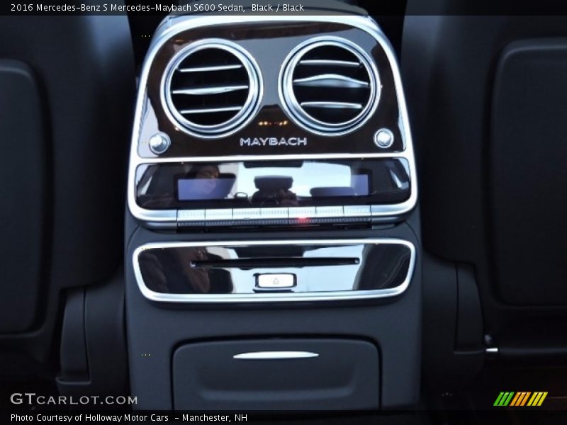 Controls of 2016 S Mercedes-Maybach S600 Sedan