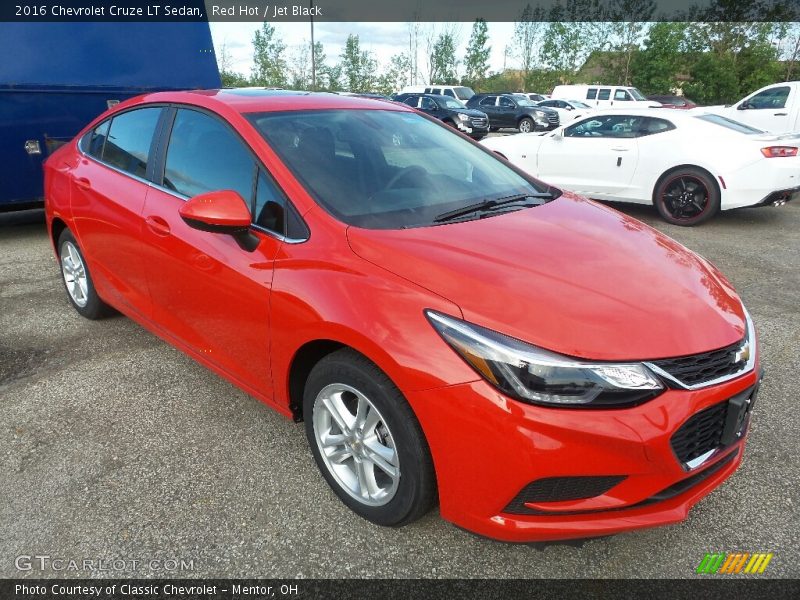 Front 3/4 View of 2016 Cruze LT Sedan