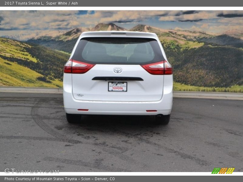Super White / Ash 2017 Toyota Sienna L