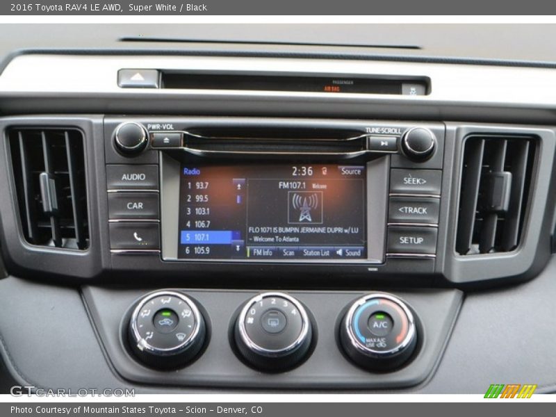 Super White / Black 2016 Toyota RAV4 LE AWD