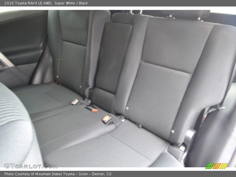 Super White / Black 2016 Toyota RAV4 LE AWD