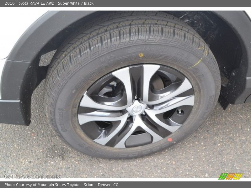 Super White / Black 2016 Toyota RAV4 LE AWD