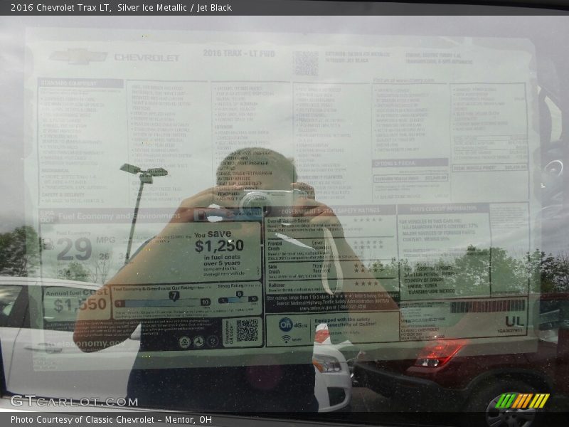 Silver Ice Metallic / Jet Black 2016 Chevrolet Trax LT