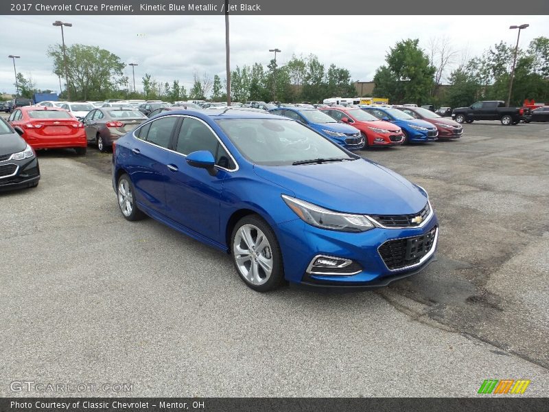 Front 3/4 View of 2017 Cruze Premier