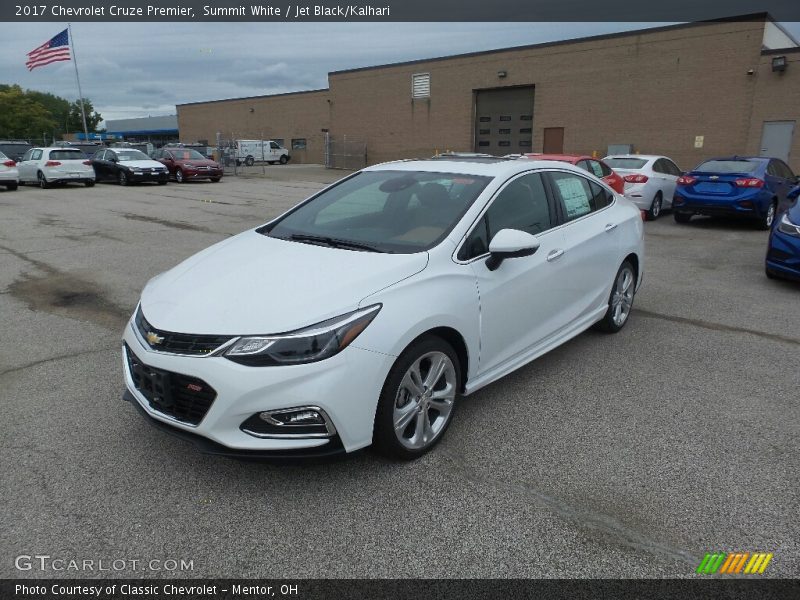Front 3/4 View of 2017 Cruze Premier