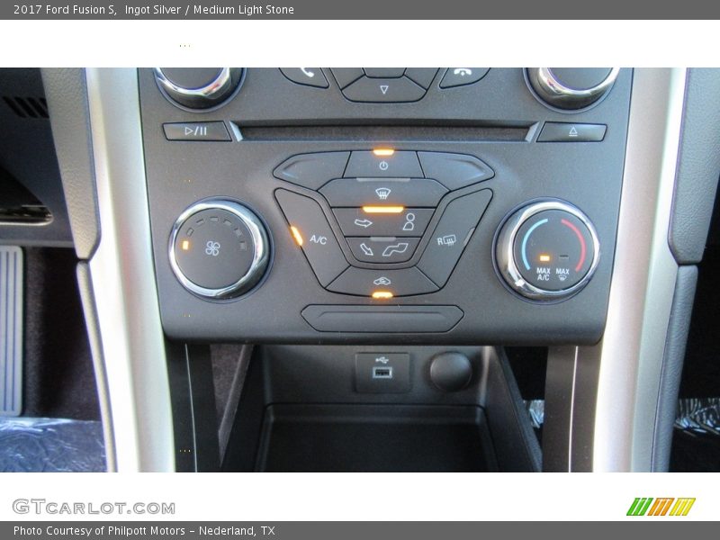 Ingot Silver / Medium Light Stone 2017 Ford Fusion S