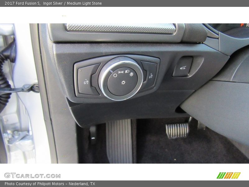 Ingot Silver / Medium Light Stone 2017 Ford Fusion S