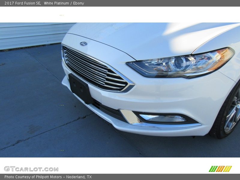 White Platinum / Ebony 2017 Ford Fusion SE