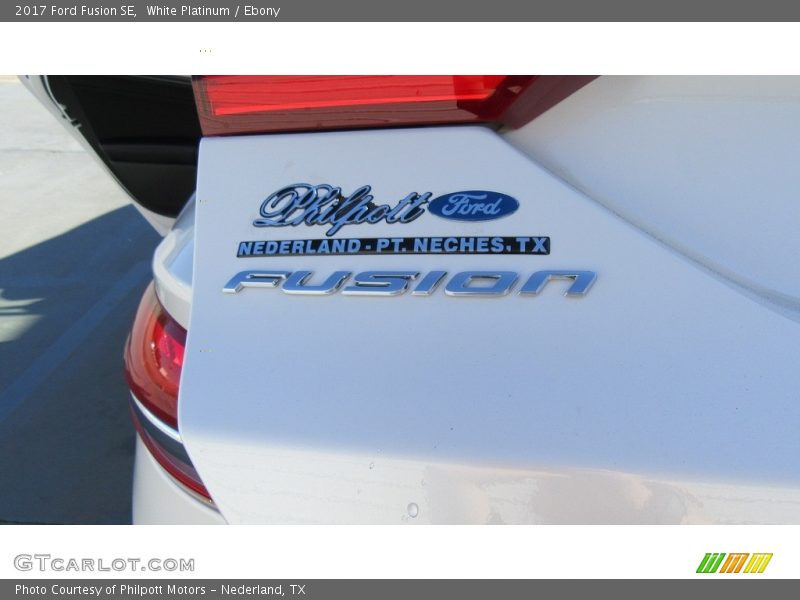 White Platinum / Ebony 2017 Ford Fusion SE