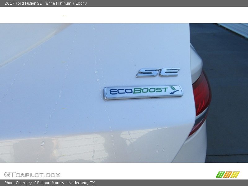 White Platinum / Ebony 2017 Ford Fusion SE
