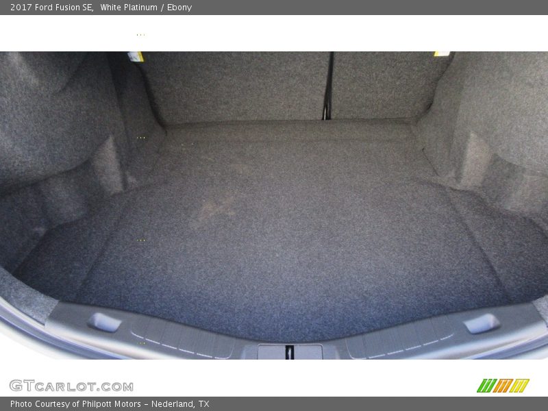 White Platinum / Ebony 2017 Ford Fusion SE
