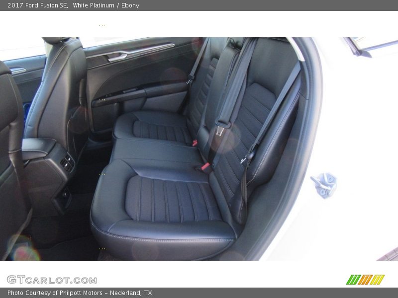 White Platinum / Ebony 2017 Ford Fusion SE