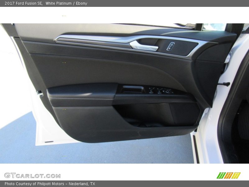 White Platinum / Ebony 2017 Ford Fusion SE