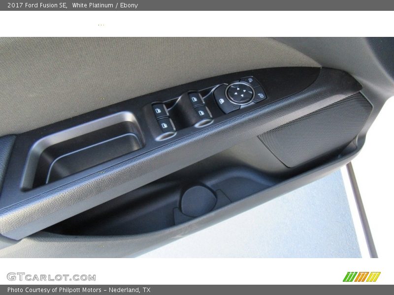White Platinum / Ebony 2017 Ford Fusion SE
