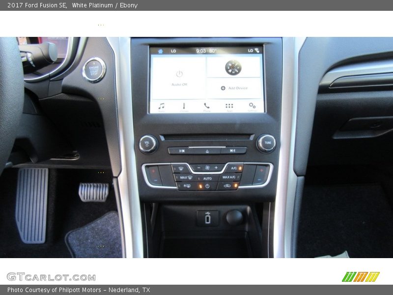White Platinum / Ebony 2017 Ford Fusion SE