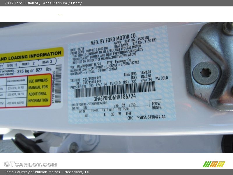 White Platinum / Ebony 2017 Ford Fusion SE