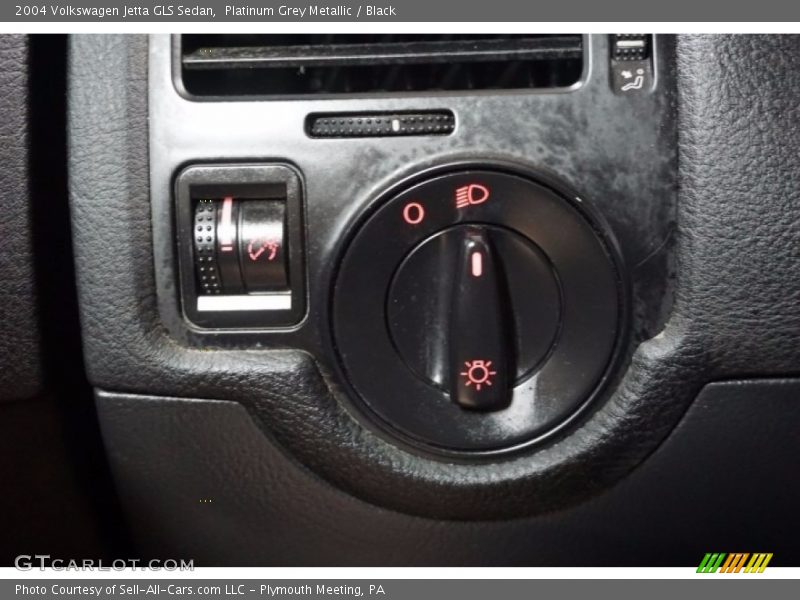 Platinum Grey Metallic / Black 2004 Volkswagen Jetta GLS Sedan