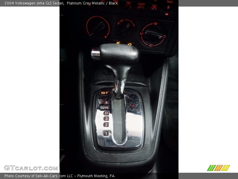 Platinum Grey Metallic / Black 2004 Volkswagen Jetta GLS Sedan