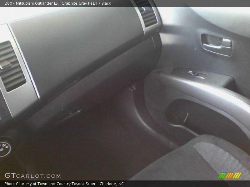 Graphite Gray Pearl / Black 2007 Mitsubishi Outlander LS