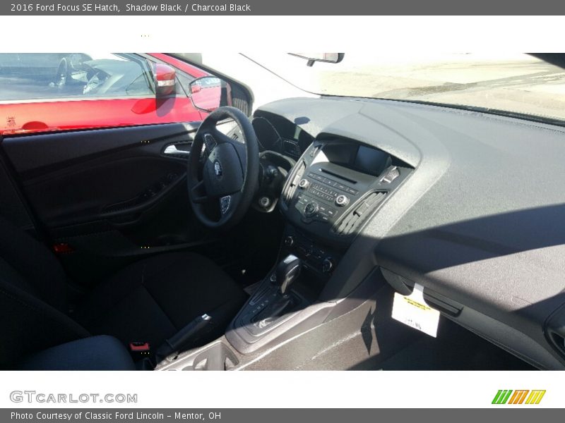 Shadow Black / Charcoal Black 2016 Ford Focus SE Hatch