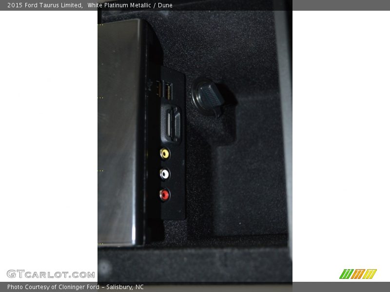 White Platinum Metallic / Dune 2015 Ford Taurus Limited