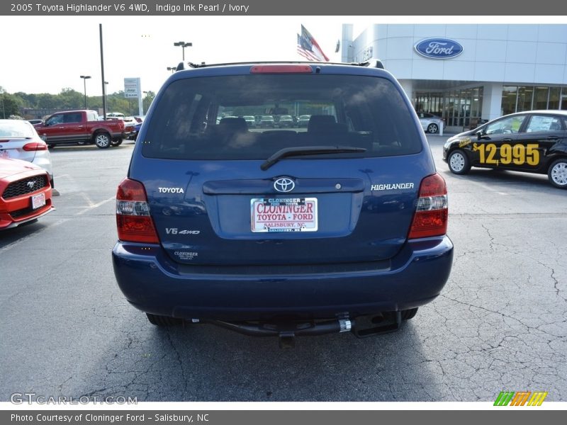 Indigo Ink Pearl / Ivory 2005 Toyota Highlander V6 4WD
