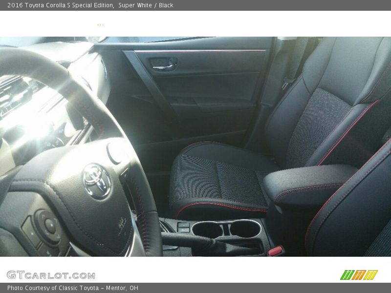 Super White / Black 2016 Toyota Corolla S Special Edition
