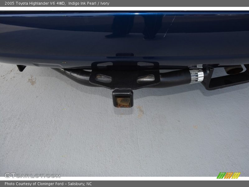 Indigo Ink Pearl / Ivory 2005 Toyota Highlander V6 4WD