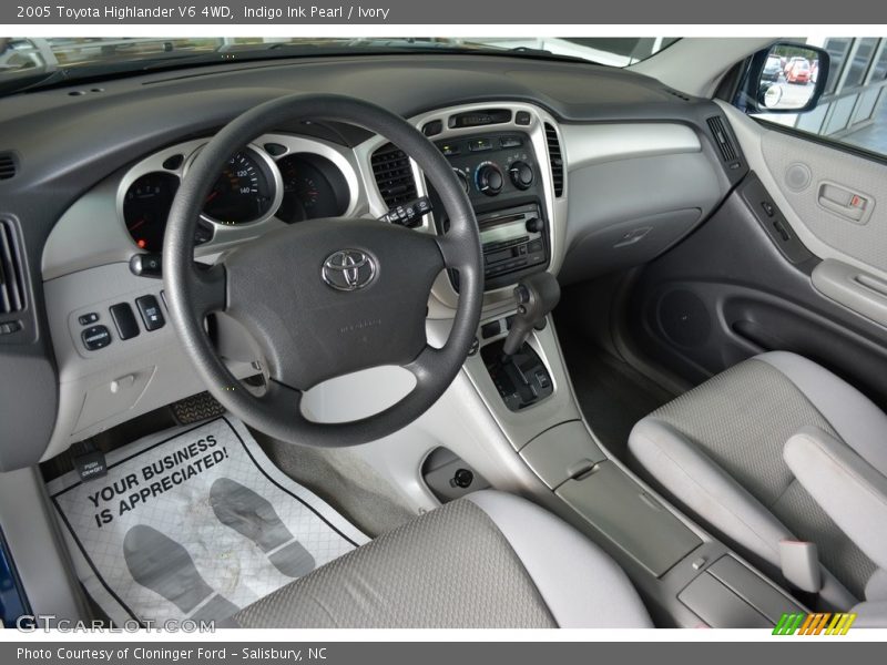 Indigo Ink Pearl / Ivory 2005 Toyota Highlander V6 4WD