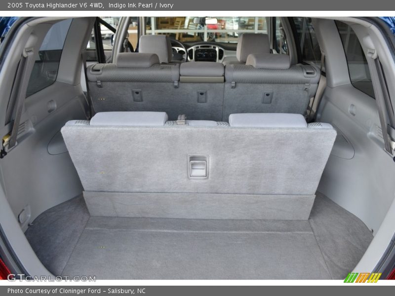 Indigo Ink Pearl / Ivory 2005 Toyota Highlander V6 4WD