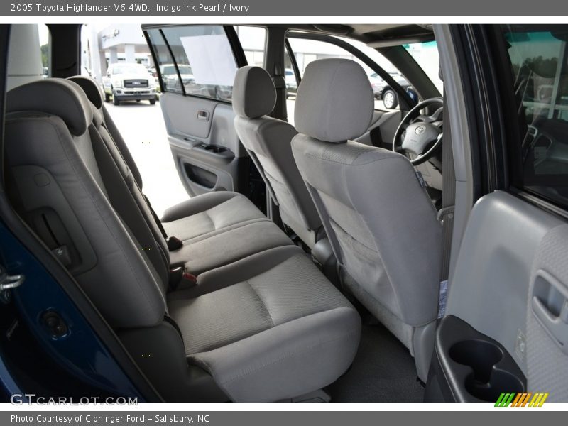 Indigo Ink Pearl / Ivory 2005 Toyota Highlander V6 4WD