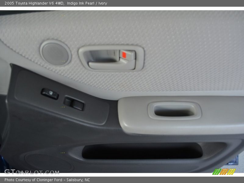 Indigo Ink Pearl / Ivory 2005 Toyota Highlander V6 4WD